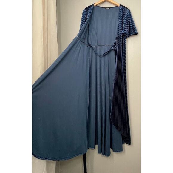 Simplee Apparel Blue Velvet Midi Dress - Picture 5 of 9